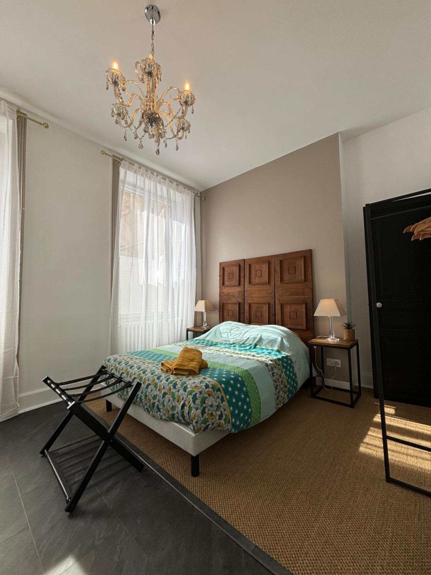 Maison A La Guitarde - Hotel Particulier Hippolyte Chateauroux Bagian luar foto