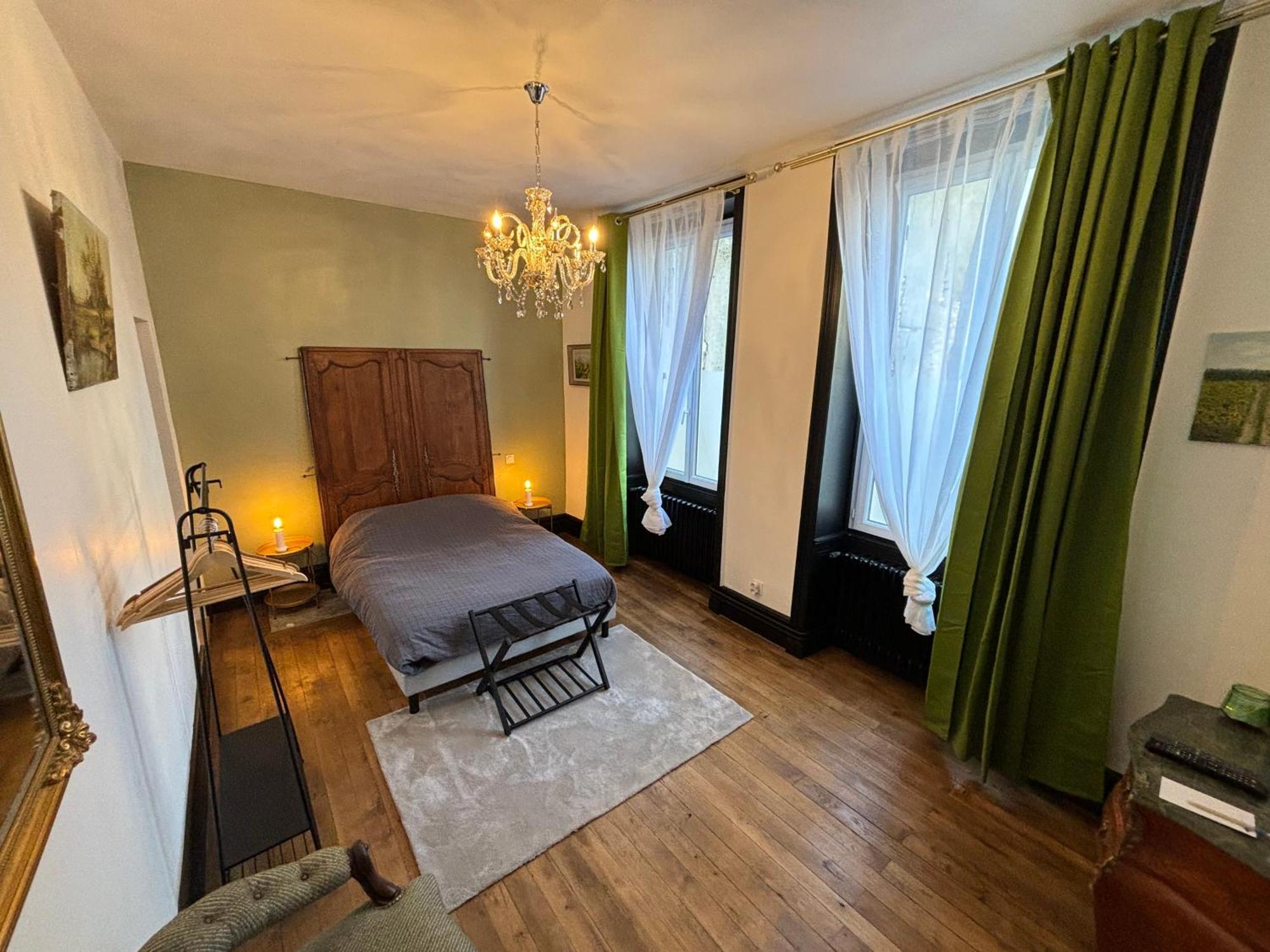 Maison A La Guitarde - Hotel Particulier Hippolyte Chateauroux Bagian luar foto