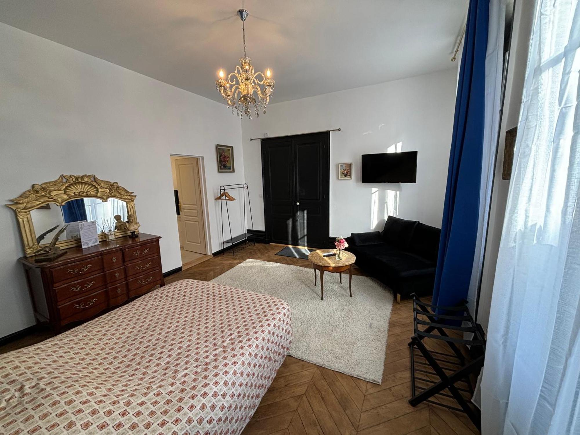 Maison A La Guitarde - Hotel Particulier Hippolyte Chateauroux Bagian luar foto